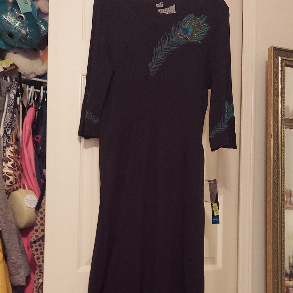 Elegant Black Patio Casual Size Ps with Peacock Feather Design
